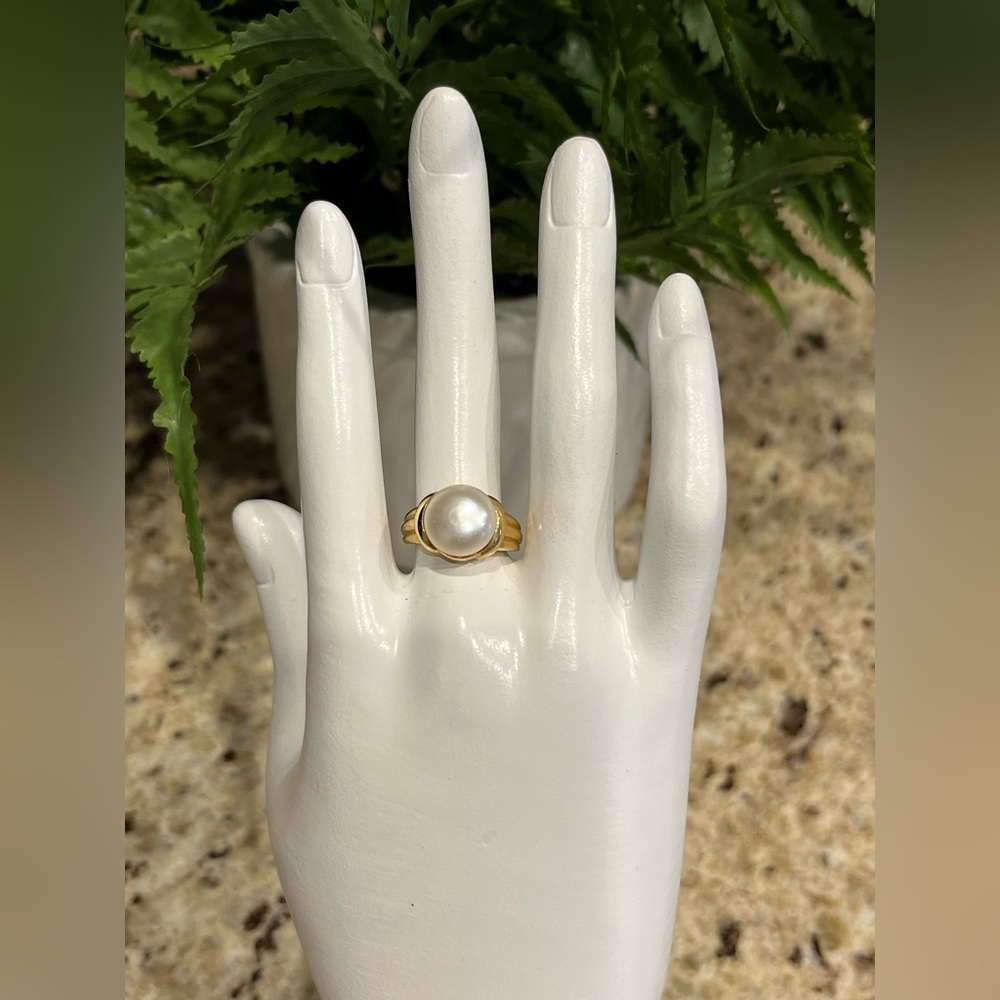 NWOT 14KT Solid Yellow Gold & Button Pearl Ring